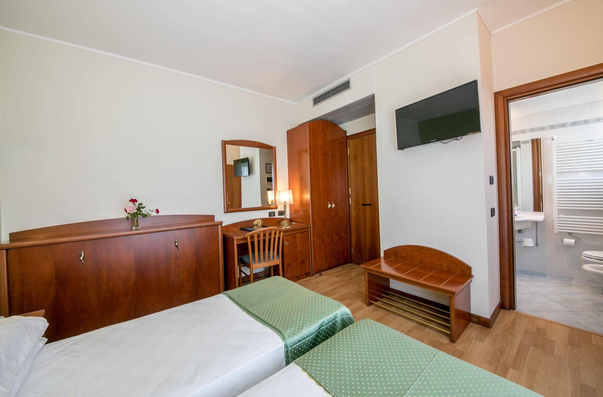 Helios Hotel 4*